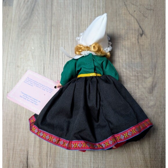 Vintage Madame Alexander Sweden Girl Doll with Wrist Tag 8" No Box - Picture 5 of 6